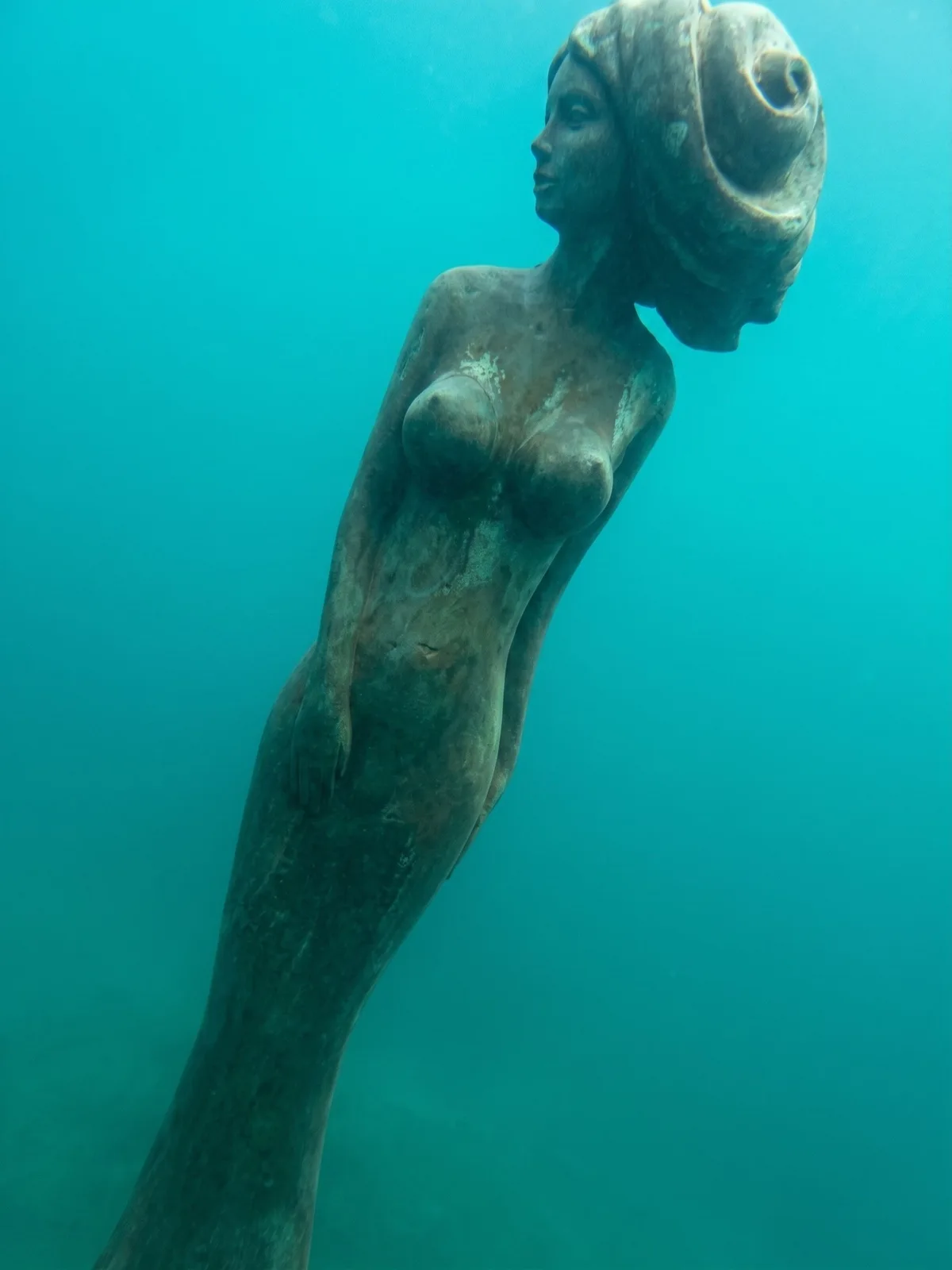 Statue of the fairy Nix beneath the surface of Borek Quarry